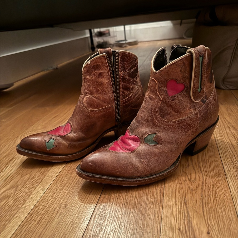 Allen’s Sweetheart Boots